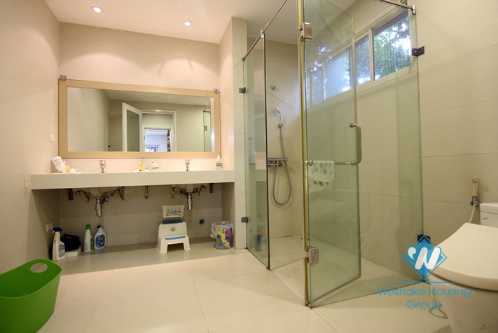 3 floors house for rent in Tay Ho district,Ha Noi